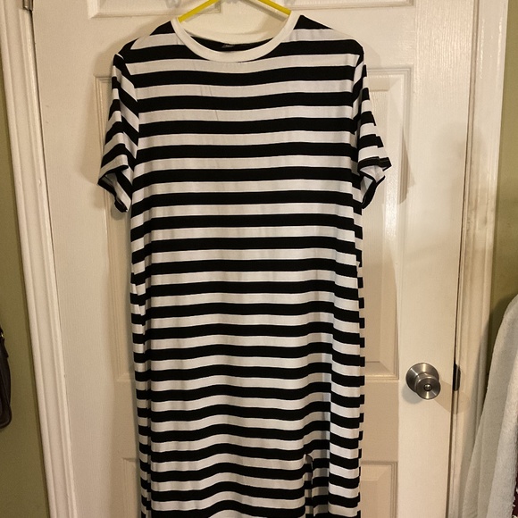NWOT Shein Black & White Striped Maxi Dress - Picture 1 of 4